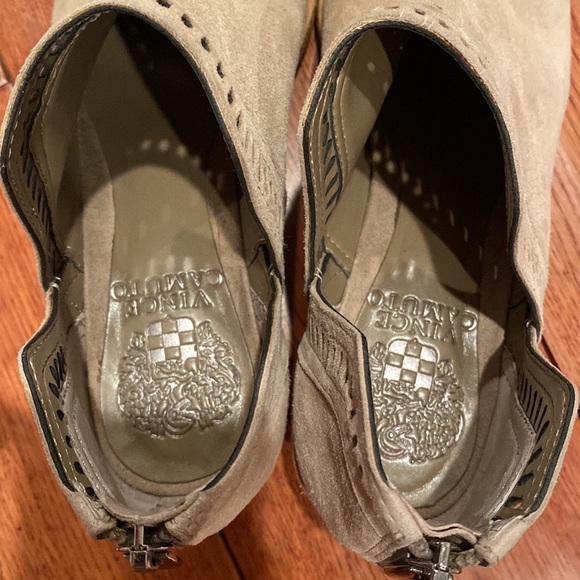 Vince Camuto low booties suede size 6W. - Picture 5 of 7